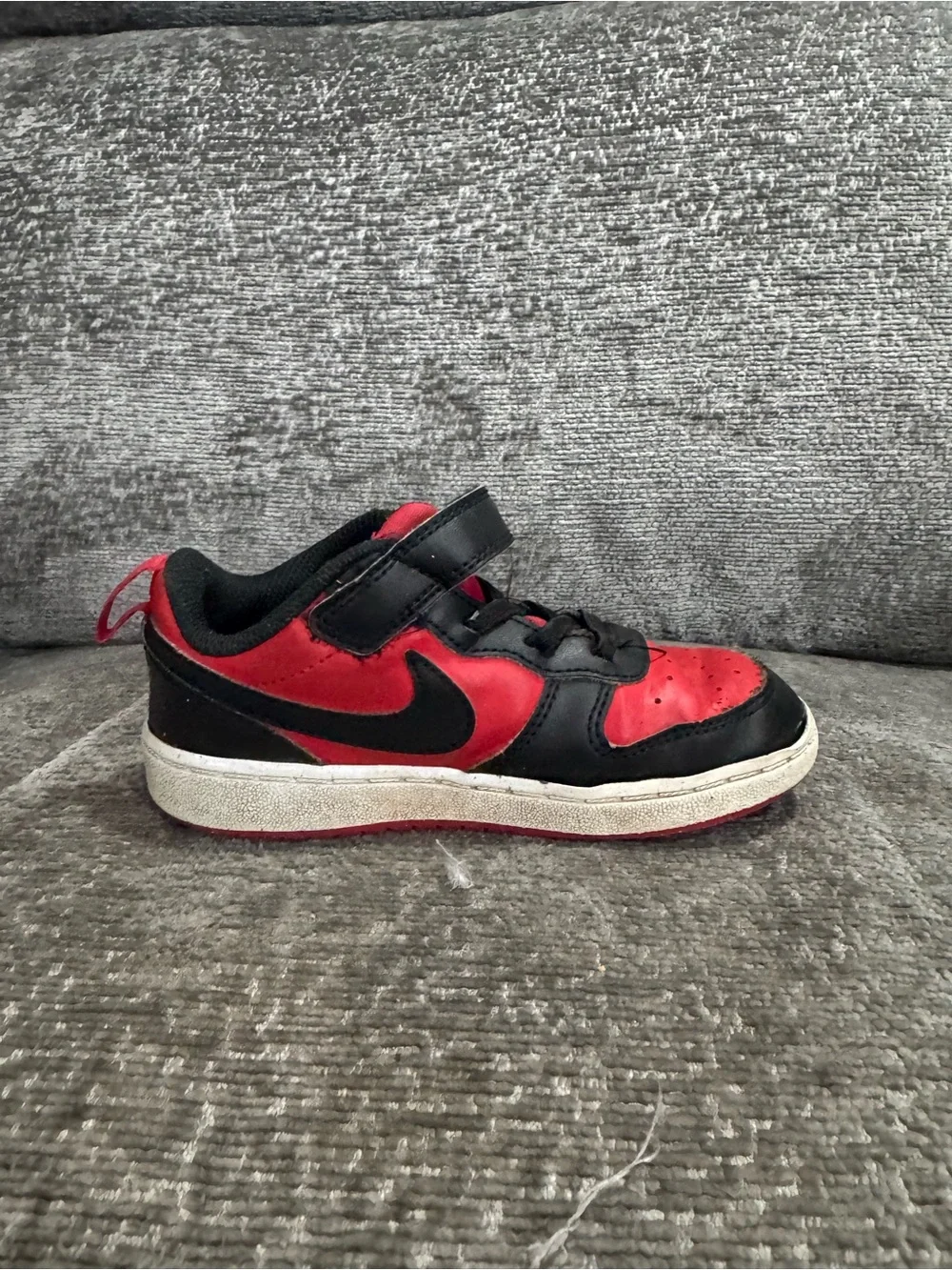 Nike Kids Black and Red Low-Top Sneakers with Velcro Strap Size 10C